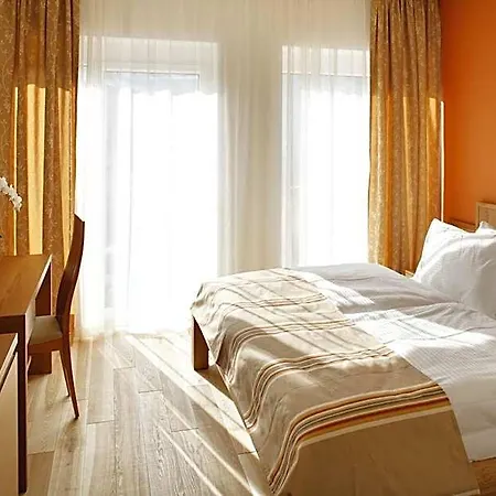 Hotel Lava - 24 H Check-in - Naehe Lkh, Landeskrankenhaus,